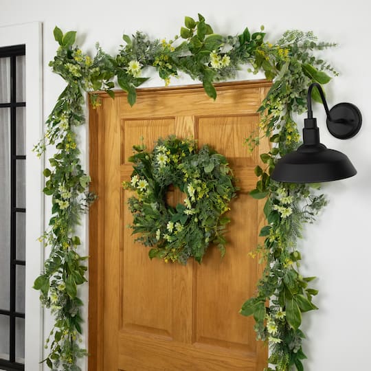 20" Mixed Foliage & Daisy Spring Wreath
